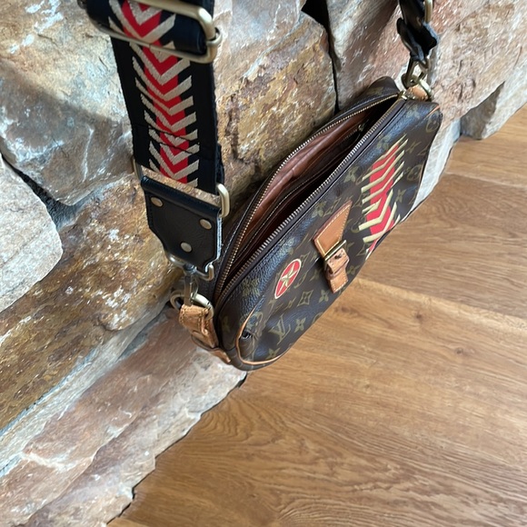 Louis Vuitton Vintage Authentic Handbag - Picture 4 of 16